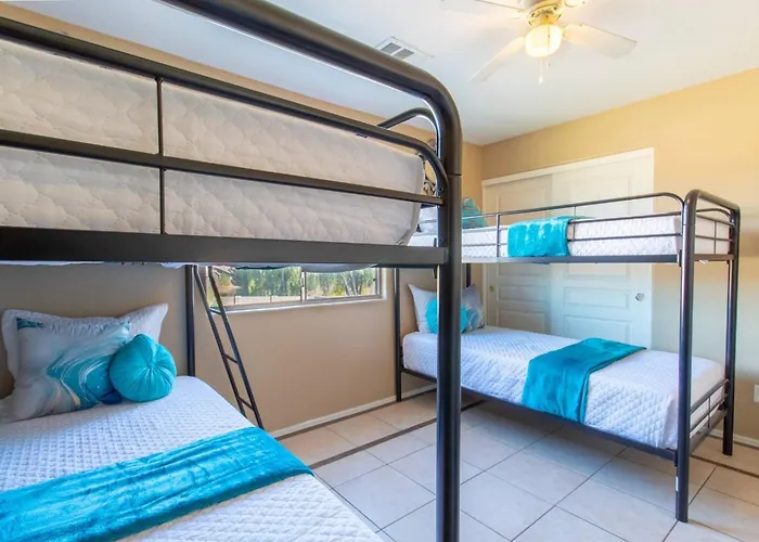 Heated Pool • Mini Golf • Huge Backyard • King Bed