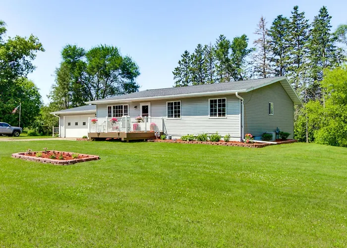 Country Living Near Main St: Quiet Minnesota