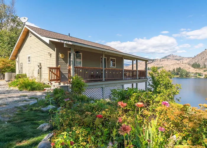 Lakefront Cottage - Hot Tub - Private Dock - Near Chelan