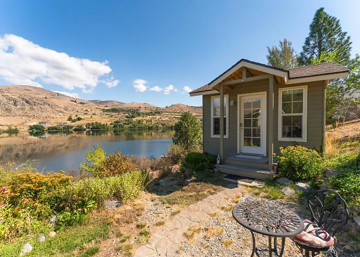 Lakefront Cottage - Hot Tub - Private Dock - Near Chelan