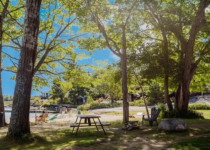 Georgian Bay Rockwood 3-Bdrm Waterfront Cottage #2