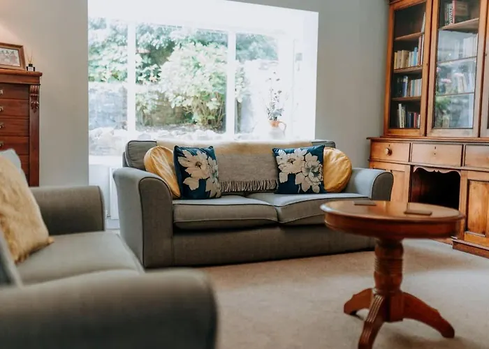 Charming St Davids Cottage With Cathedral Views