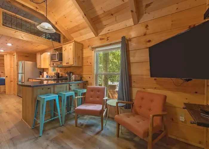 Papa Cabin Tiny Log Home Comfort In Rustic Bliss