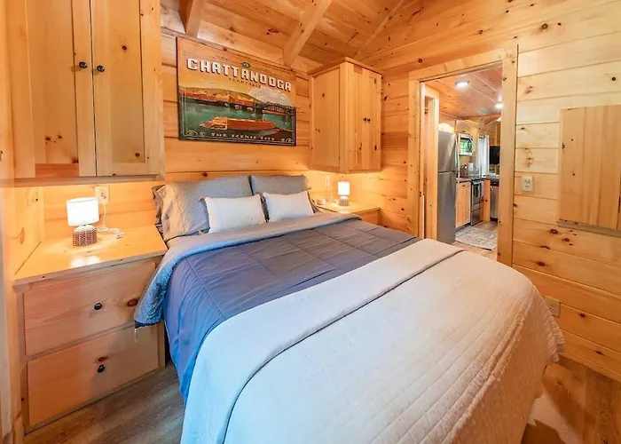 Ryon Tiny Home Cabin City-Side Rustic Retreat