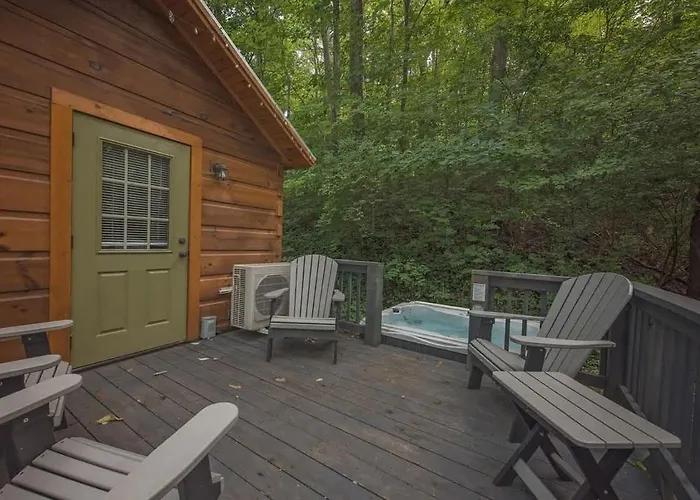 Papa Cabin Tiny Log Home Comfort In Rustic Bliss