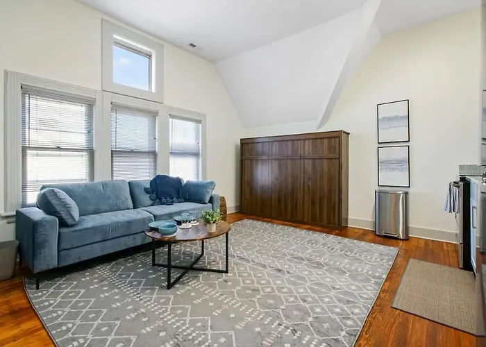 Modern Victorian Studio - Steps To Cleveland Clinic
