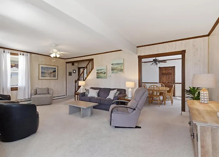 3 Bedroom 2 Bath Beach House Condo- 10 Houses From The Beach Walk To The Beach, Where Every Fisherman'S Paradise Begins