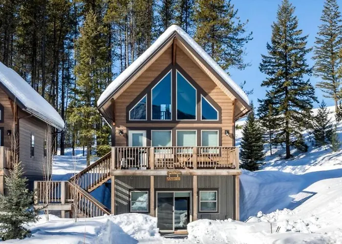 Inviting Vacation Cabin With Mountain Views Near Glacier National Park, Montana