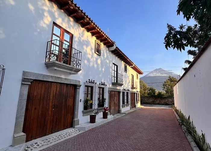 Villa San Lazaro, Alojamiento Entero, Para 8 Personas En Antigua Con Amplio Parqueo Y Terraza Con Vistas Al Volcan