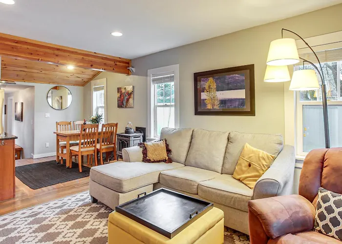 Walk To Town & Beaches! Cozy Home In Coeur D'Alene