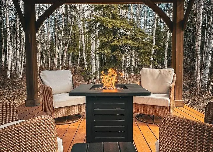 Northern Lights Log House W/ Sauna