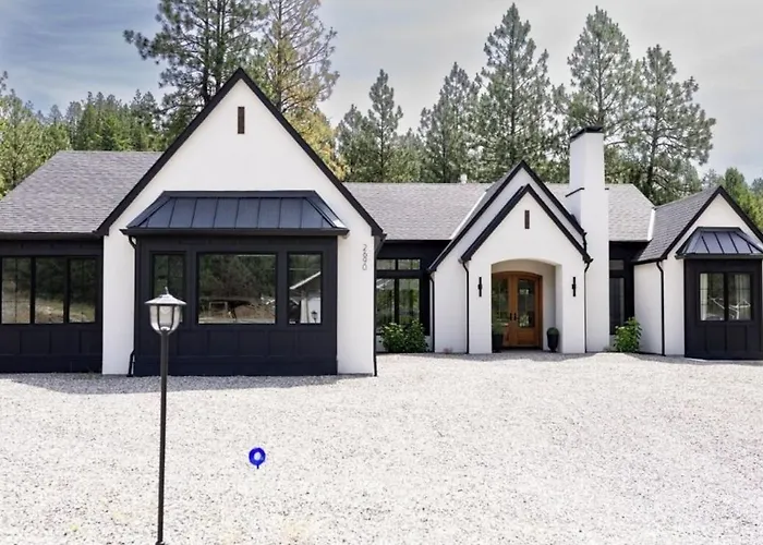 Spacious 4-Bedroom Luxury Retreat