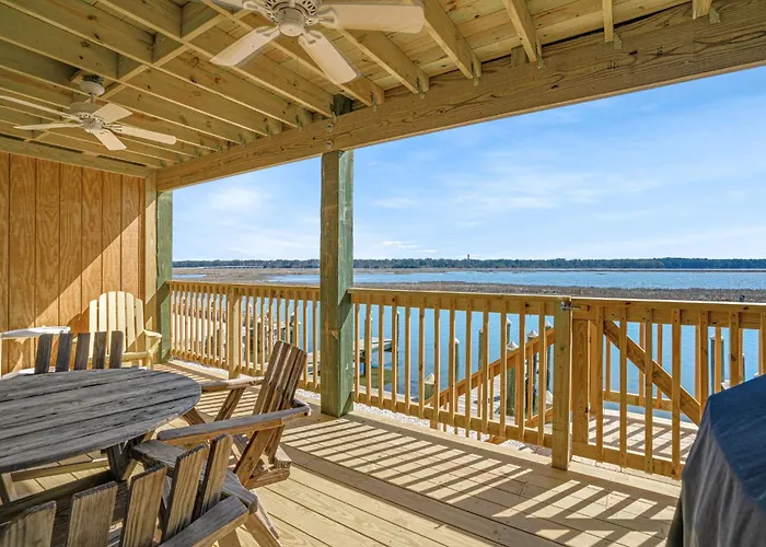 Channel Winds - Waterfront Bliss & Lighthouse Views!