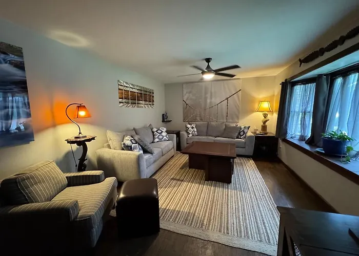 Super Comfy 3 Bedroom Home Sleeps 8