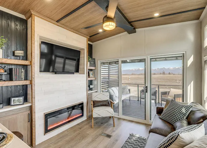"Cozy Montana" Home W/ Mountain Views!