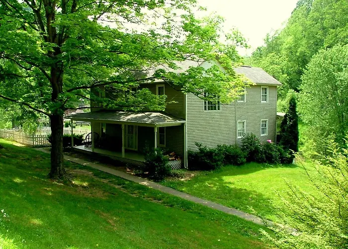 Hollyberry Inn At Heritage Farm