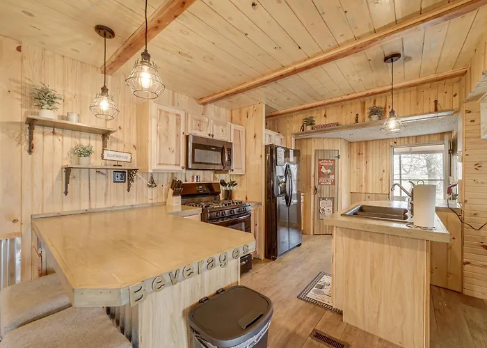 Private Beach & Fishing Pond! Eufaula Family Cabin