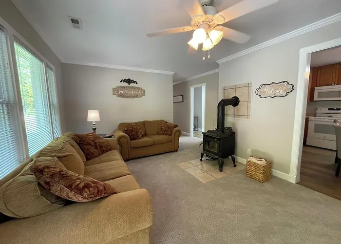 Great Location! Creekside Home Near Mountain City, Laurel Bloomery, Damascus