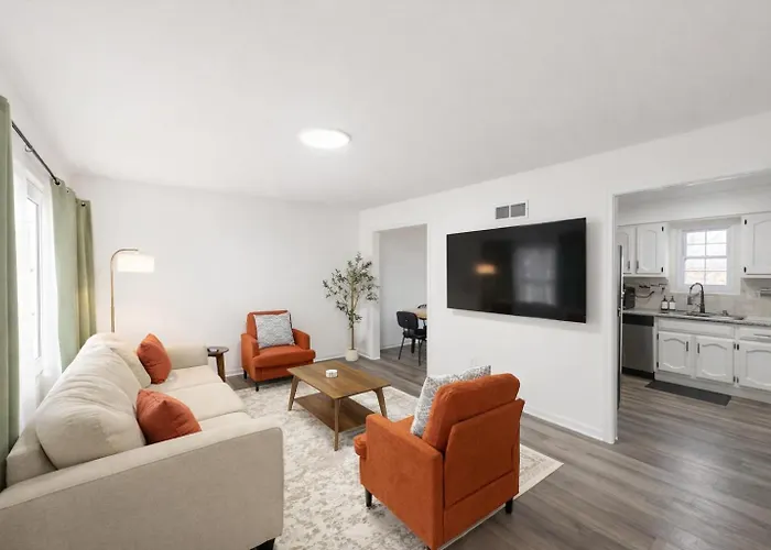 Beautiful Gardner Home Sleeps 10 Game Room Central Location