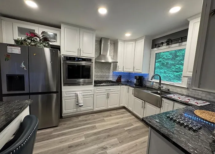 Super Comfy 3 Bedroom Home Sleeps 8