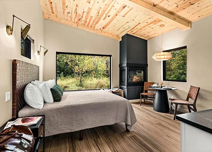 Gorgeous Cabin With Private Sauna For A Romantic Glamping Getaway In Duluth, Minnesota