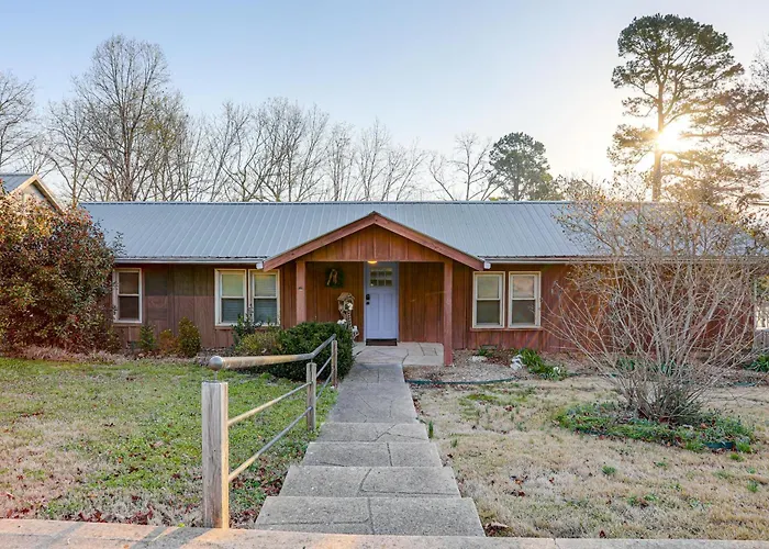 1/2 Mi To State Park! Riverfront Ozarks Retreat