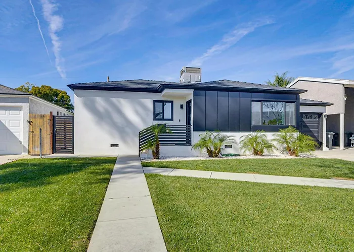 Studio Tours & Universal Fun! Burbank Family Home