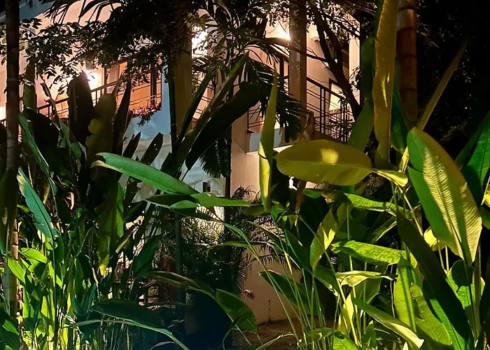 Duplex, 1Br Loft, King Bed, Pool, Garden, Sony Soundbar