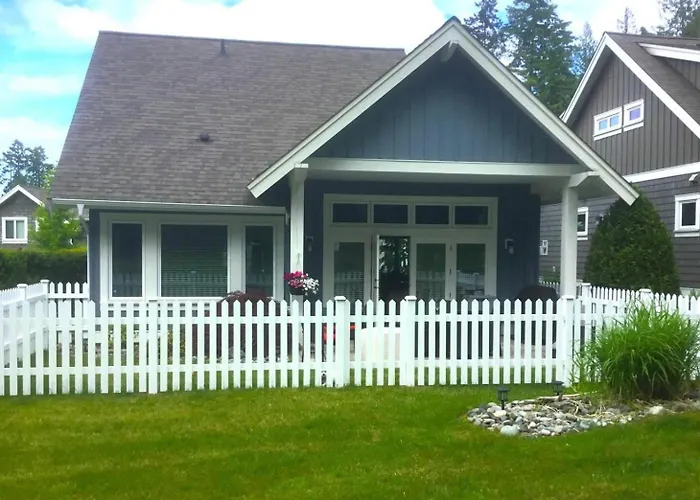 Qualicum Landing Coastal Cottage