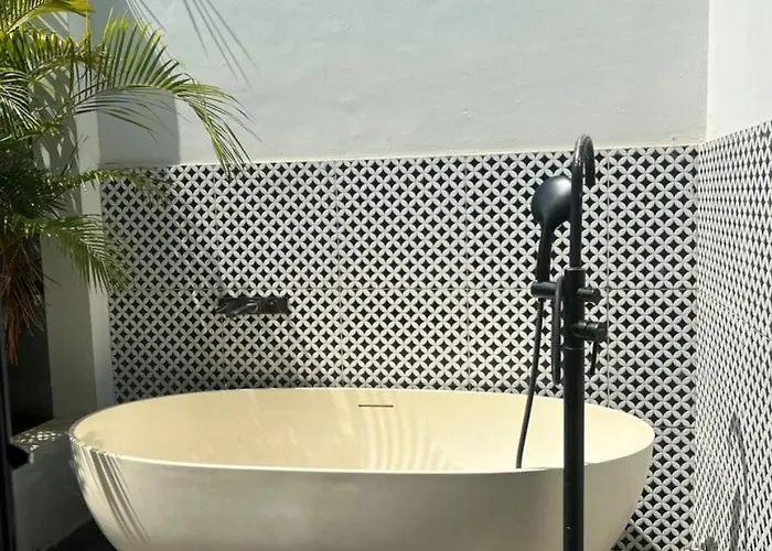 Private 2 Bedroom With Pool In Accra