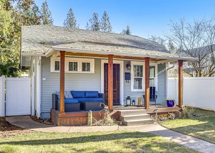 Walk To Town & Beaches! Cozy Home In Coeur D'Alene