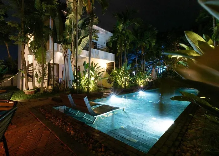 Tropical 2Br Garden Pool Villa, Apple Music, Padel
