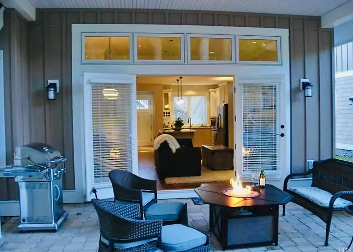 Qualicum Landing Family Home