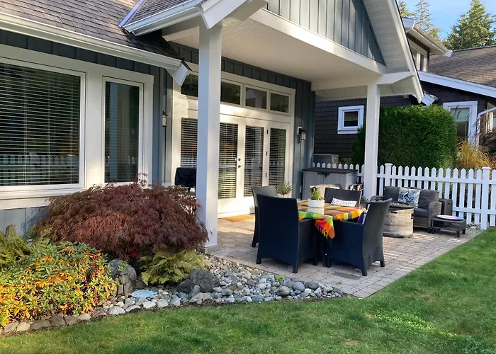 Qualicum Landing Coastal Cottage