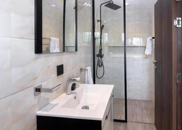 Luxury Double Bed Suite At The Hidden Domus I Anomabo Suite