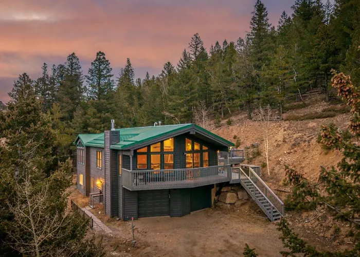 Mountain View Retreat - Game Room, 2 Living Areas, Hot Tub, Fire Table