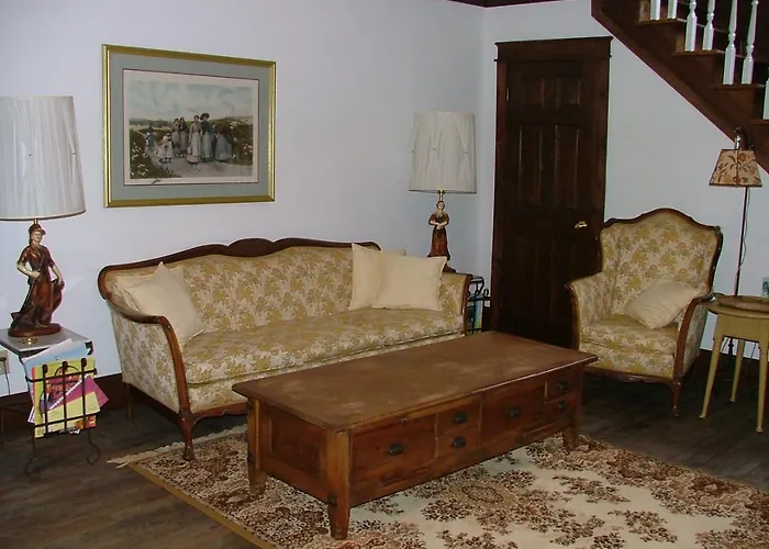 Hollyberry Inn At Heritage Farm
