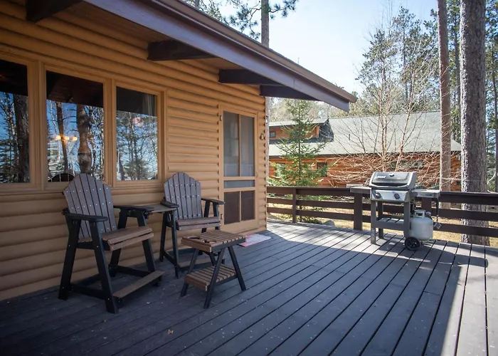 Cozy 2-Bedroom Cabin With Lake View And Stone Fireplace Cb05