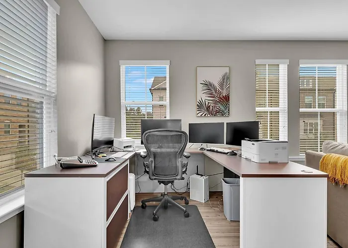 Modern 2Br Townhome | King Beds | Near Mall Ga