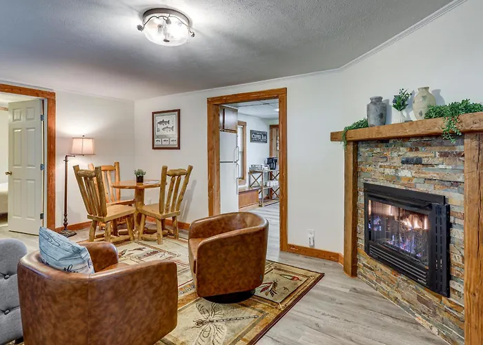 1/2 Mi To State Park! Riverfront Ozarks Retreat
