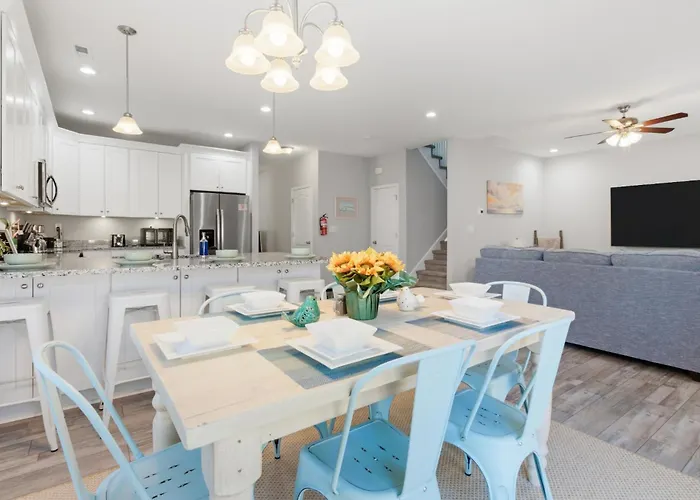 4Br Sleeps 12 With Game Room Minutes From Beach