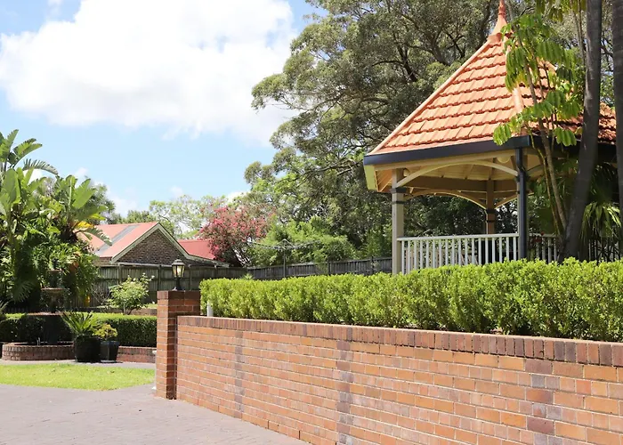 Grand Sydney Castle Home, Business Conference, Work Stay, Family Reunion Sleeps 25 Plus