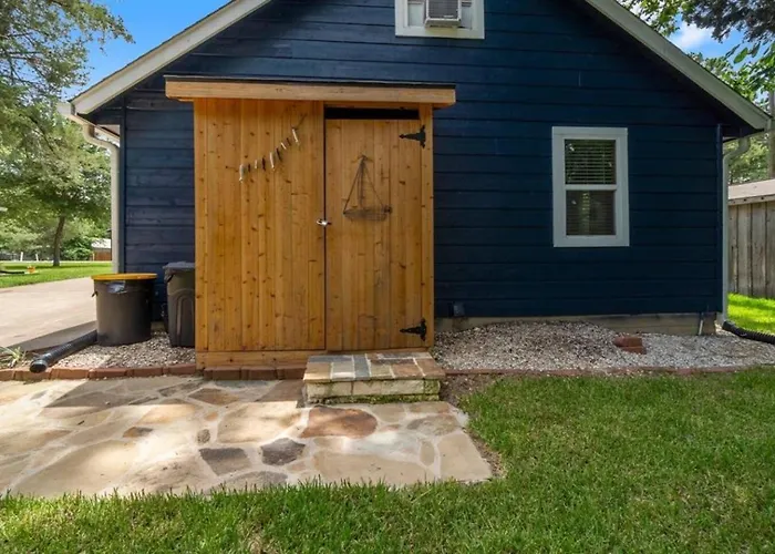 Lake Livingston Retreat, Firepit, Game Room