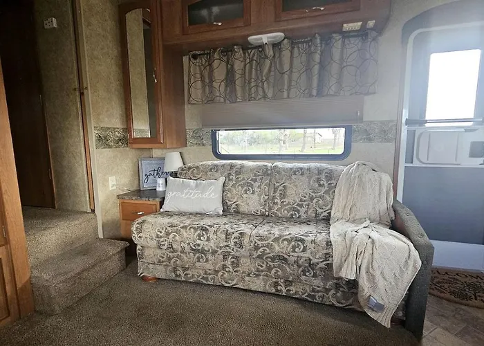 Charming Rv Glamping Escape With Modern Comforts, Fresh Linens, And Coffee Outdoors In Victoria, Texas