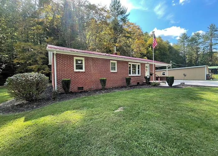 Great Location! Creekside Home Near Mountain City, Laurel Bloomery, Damascus