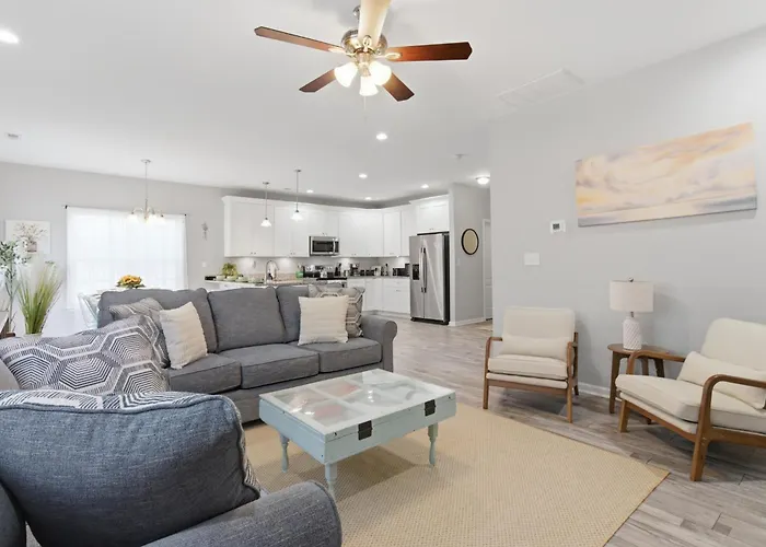 4Br Sleeps 12 With Game Room Minutes From Beach