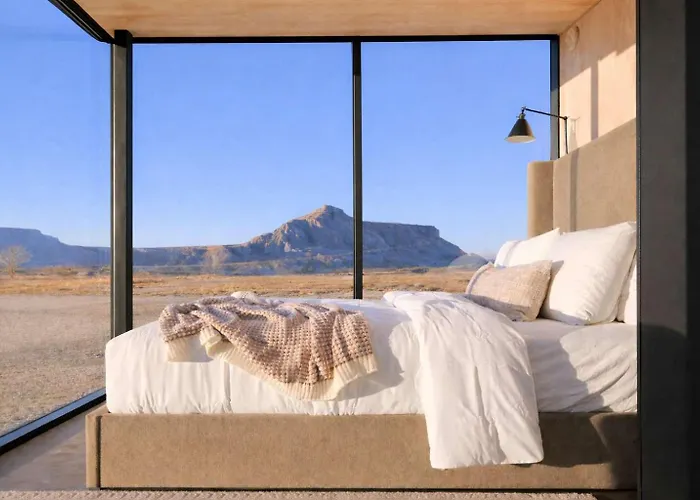 One-Of-A-Kind Mirror Cabin Near Capitol Reef