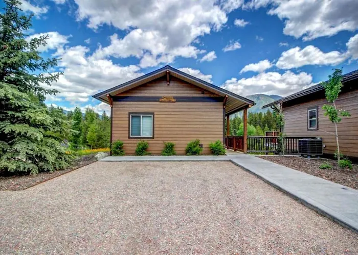 Lovely Family Cabin Rental For An Outdoor Getaway Near Whitefish, Montana