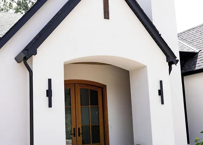 Spacious 4-Bedroom Luxury Retreat