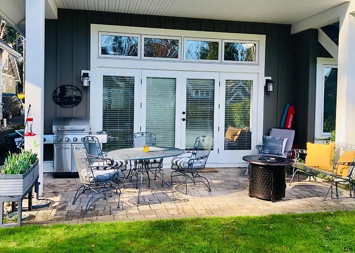 Qualicum Landing Seaside Vill